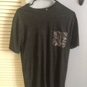 Black pocket t-shirt